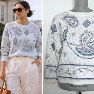 Women's vintage knit paisley sweater - White and Blue. Coastal Grandma vibes.